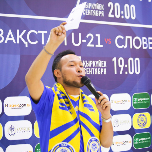 Football Players Erkebulan Tungyshbayev and Sergei Maly Met with Fans
