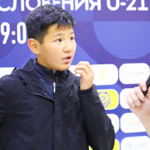Football Players Erkebulan Tungyshbayev and Sergei Maly Met with Fans