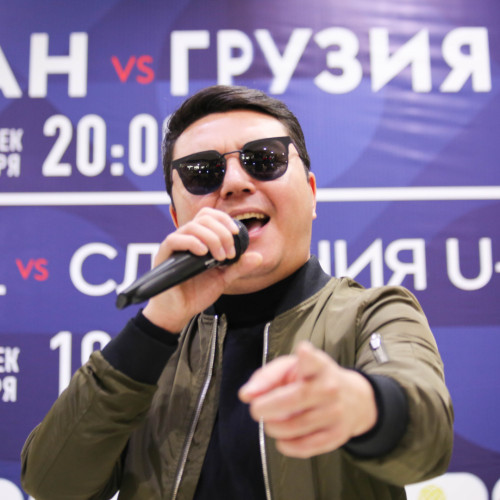 Football Players Erkebulan Tungyshbayev and Sergei Maly Met with Fans