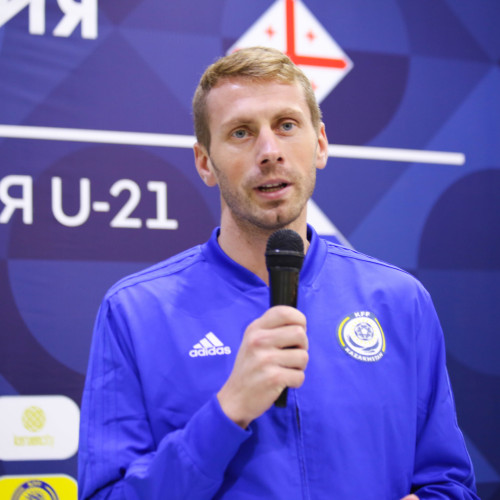 Football Players Erkebulan Tungyshbayev and Sergei Maly Met with Fans