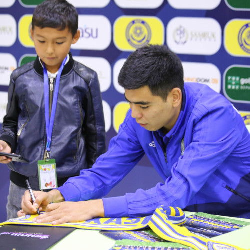 Football Players Erkebulan Tungyshbayev and Sergei Maly Met with Fans