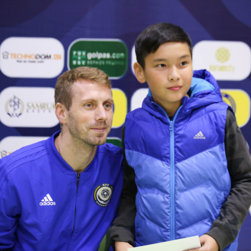 Football Players Erkebulan Tungyshbayev and Sergei Maly Met with Fans