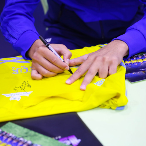 Football Players Erkebulan Tungyshbayev and Sergei Maly Met with Fans