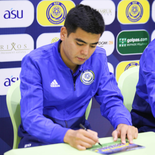 Football Players Erkebulan Tungyshbayev and Sergei Maly Met with Fans
