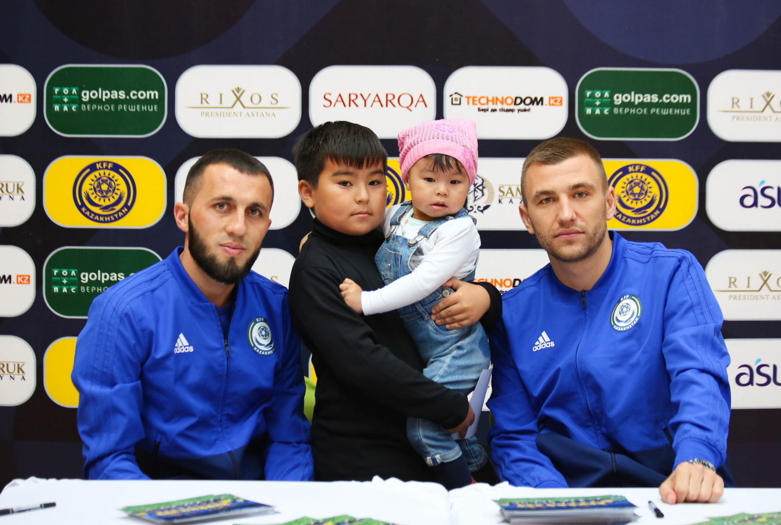 Shchetkin and Suyumbayev Met with Fans