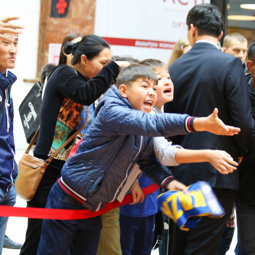 Shchetkin and Suyumbayev Met with Fans