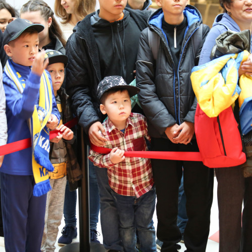Shchetkin and Suyumbayev Met with Fans