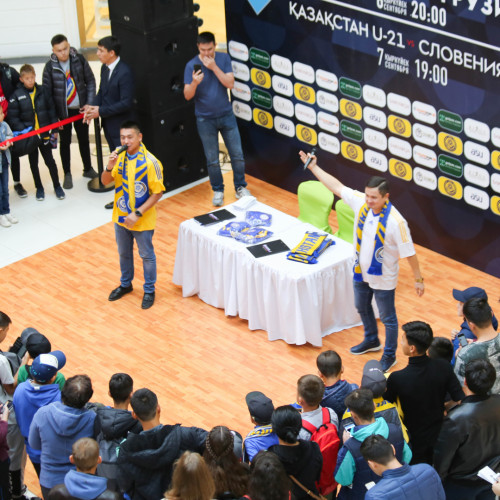Shchetkin and Suyumbayev Met with Fans