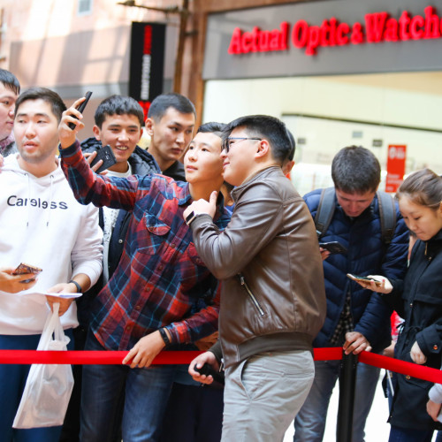 Shchetkin and Suyumbayev Met with Fans