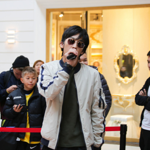 Shchetkin and Suyumbayev Met with Fans