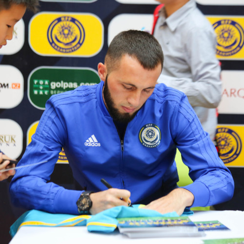 Shchetkin and Suyumbayev Met with Fans