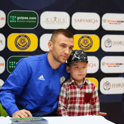 Shchetkin and Suyumbayev Met with Fans