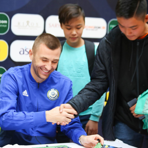 Shchetkin and Suyumbayev Met with Fans