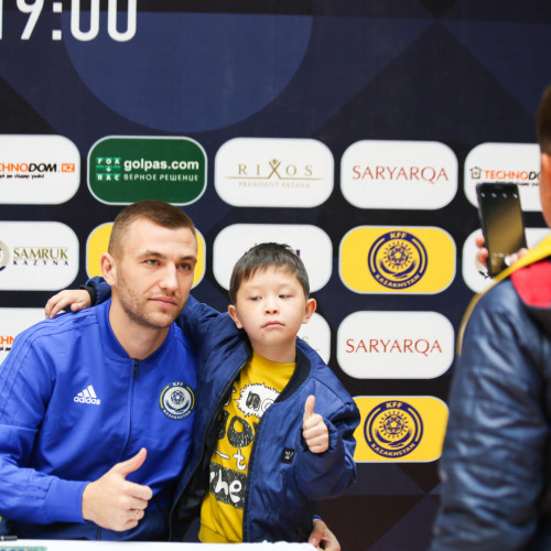 Shchetkin and Suyumbayev Met with Fans