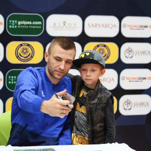 Shchetkin and Suyumbayev Met with Fans