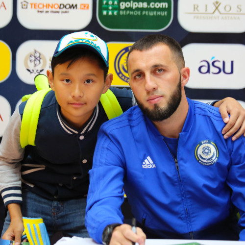 Shchetkin and Suyumbayev Met with Fans