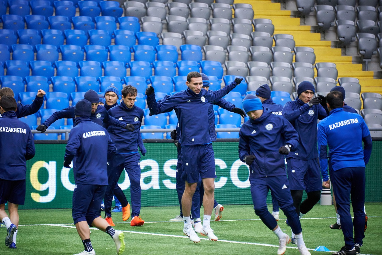 Pre-Match Training Session - Photo Report