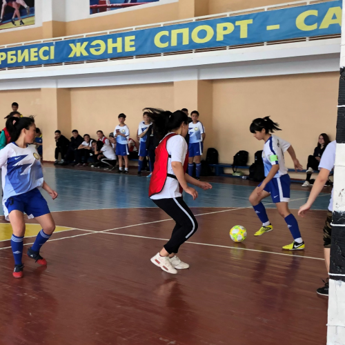 Шымкентские студентки сыграли в девичьей Лиге футзала