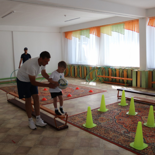 Тренеры футбольного центра ФК «Окжетпес» провели урок футбола в детском саду
