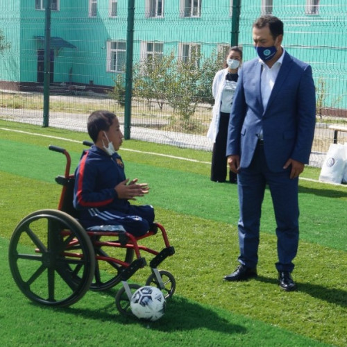Ерекше балаларға арналған футбол алаңының ашылу рәсімінен фоторепортаж