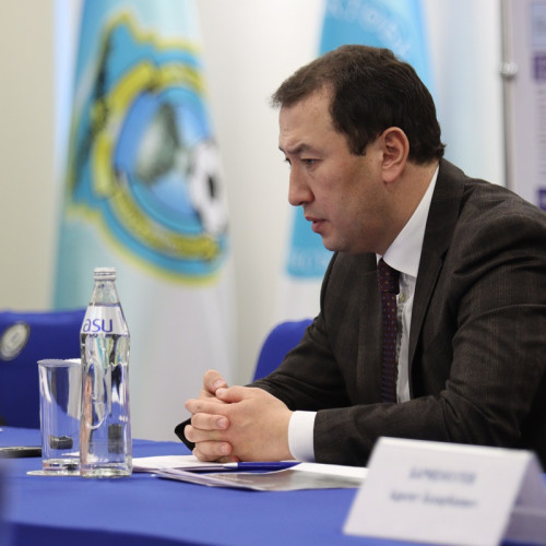 ҚФФ президенті Әділбек Жақсыбеков Қазақстан құрама командаларының жаттықтырушылар штабымен кездесті