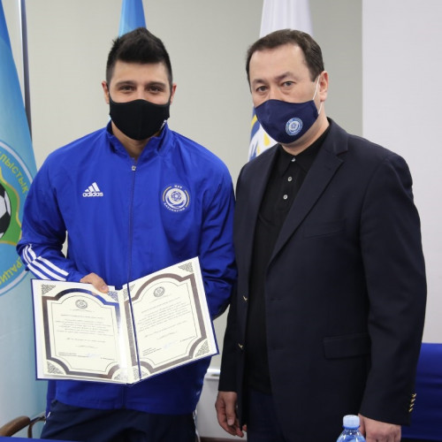 Қазақстан футбол федерациясы Игитаны «Әлемнің үздік қақпашысы» марапатымен құттықтады