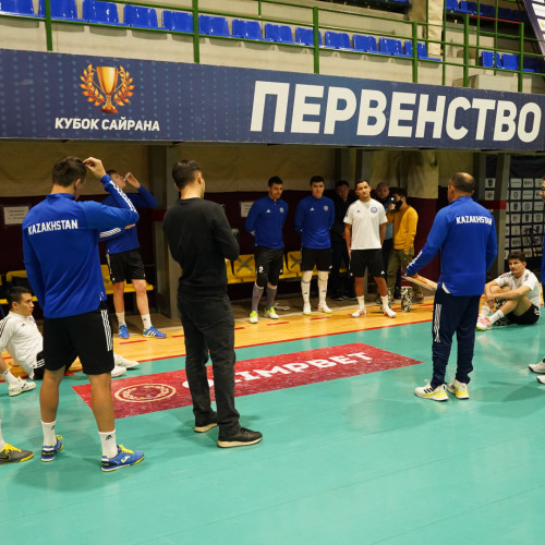 Фоторепортаж с тренировки сборной Казахстана по футзалу
