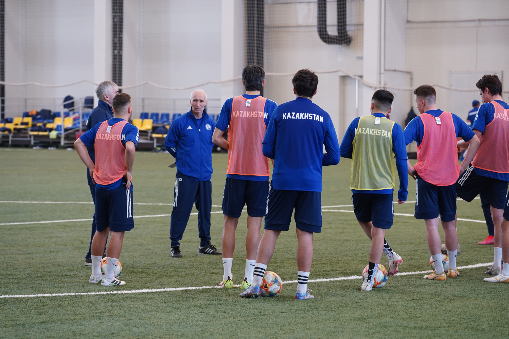Тренерский штаб сборной Казахстана U-19 объявил состав на УТС