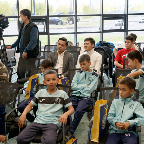 Игита, Турсагулов и Кака ответили на вопросы будущих чемпионов