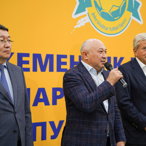 UEFA representative takes part in awarding ceremony
