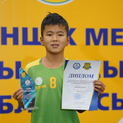 UEFA representative takes part in awarding ceremony
