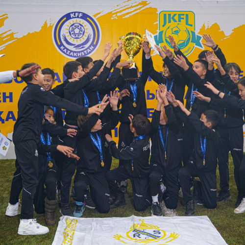 UEFA representative takes part in awarding ceremony