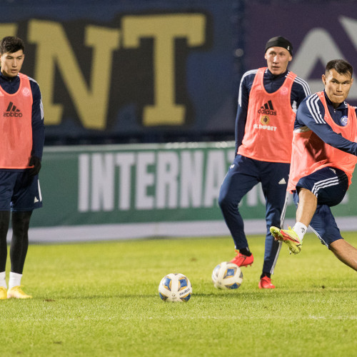Photos from the pre-match training session