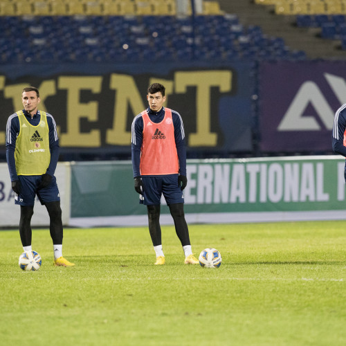 Photos from the pre-match training session