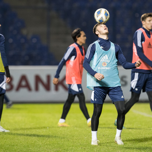 Photos from the pre-match training session