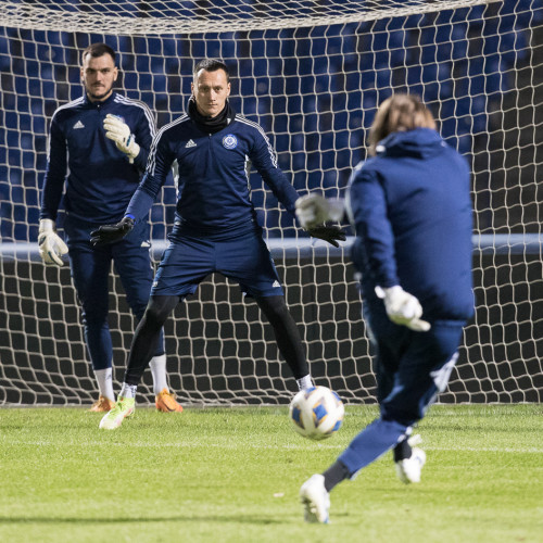 Photos from the pre-match training session