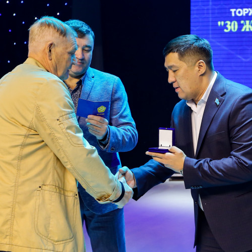 Regional federations receive commemorative awards in honor of the KFF 30th anniversary