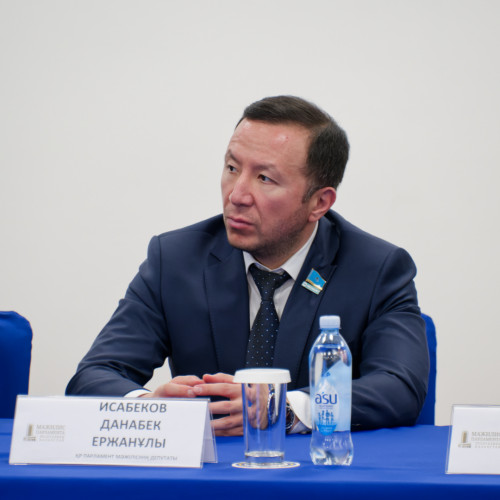 Астанада Қазақстан Республикасы Парламенті Сенаты мен Мәжілісінің депутаттарымен кездесу өтті