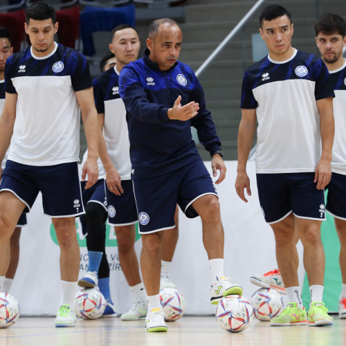 Kazakhstan futsal team in Baku - Photos