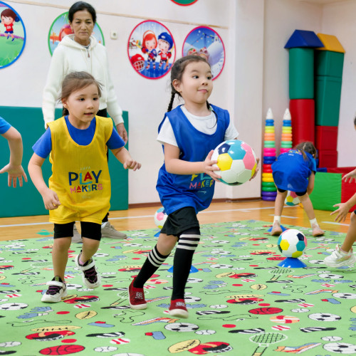 Астанада UEFA Playmakers жобасы аясында қыздарға арналған футболдан тегін жаттығулар өтіп жатыр