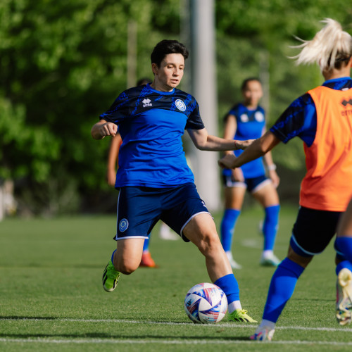 Kazakhstan women's team holds first training session in Armenia