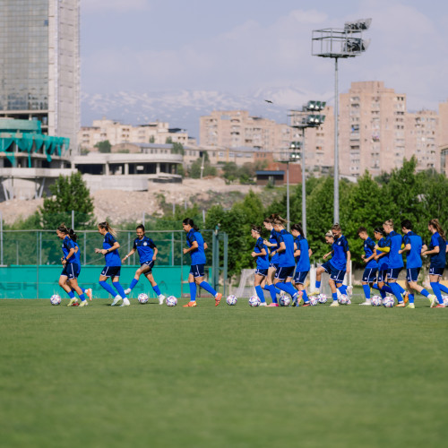 Kazakhstan women's team holds first training session in Armenia