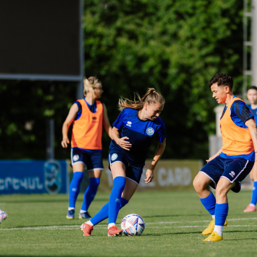 Kazakhstan women's team holds first training session in Armenia