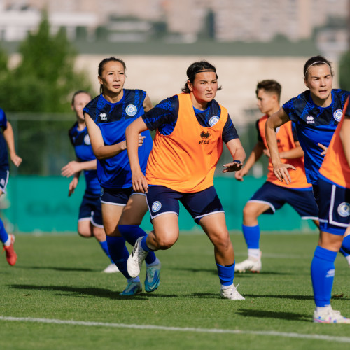 Kazakhstan women's team holds first training session in Armenia
