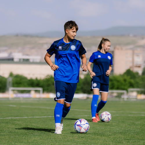 Kazakhstan women's team holds first training session in Armenia