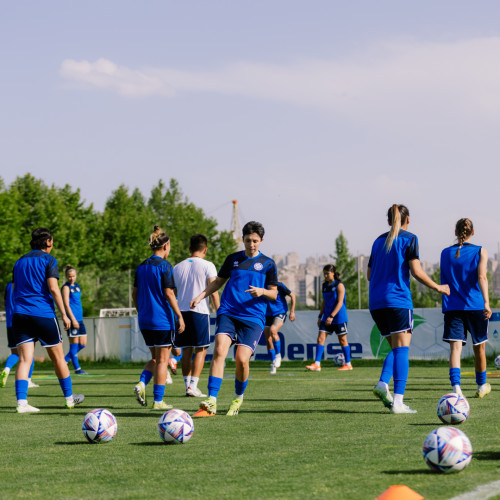 Kazakhstan women's team holds first training session in Armenia