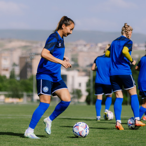 Kazakhstan women's team holds first training session in Armenia