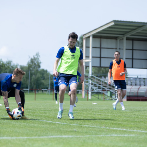 Сборная Казахстана провела первую тренировку в Венгрии