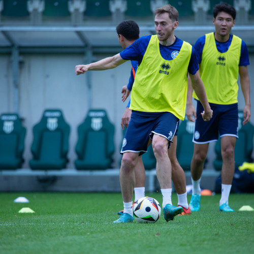 Pre-match training session in Szombathely