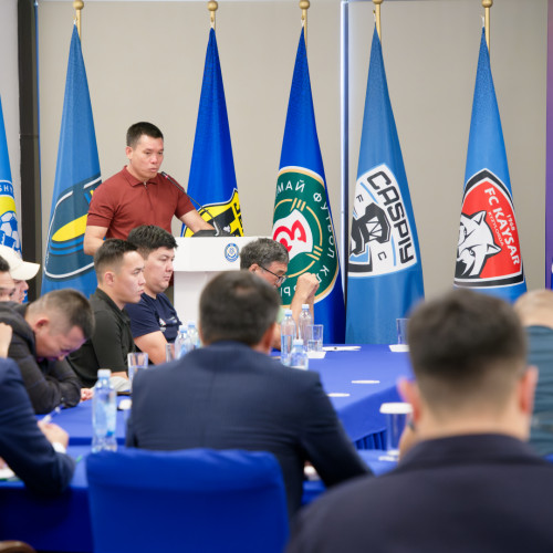 Футбол үйінде комментаторлар мен журналистердің қатысуымен конференция өтті